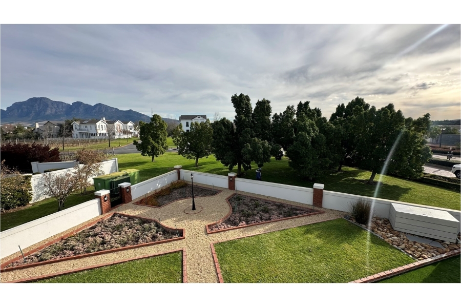 To Let 4 Bedroom Property for Rent in Val De Vie Estate Western Cape